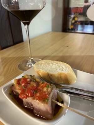 Tastavín Vinos y Pinchos by null