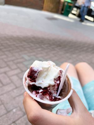 Lizzy's Ice Cream by null