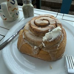 Delicious freshly made cinnamon rolls with a side of cream cheese. It was really sweet. Delicious freshly made cinnamon rolls with a side of cream cheese. It was really sweet.