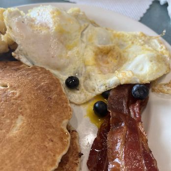 MontClair Family Restaurant - Breakfast combo with pancakes, two eggs over easy, bacon and home fries - New American Near Me - Dumfries, Virginia