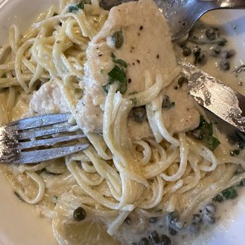 California Pizza Kitchen - Boiled rubbery chicken and weird cream sauce. Definitely not how the other CPKs make it. - Pizza Near Me - Kailua, Hawaii