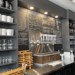 Lot 10 Brewing Company - Brewery bar