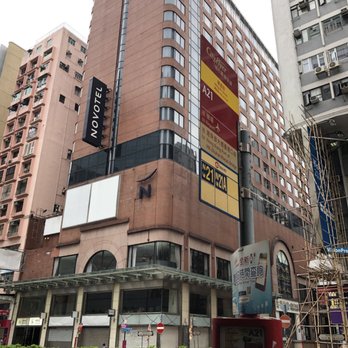 香港九龍諾富特酒店 - View from across Nathan Road with A21 bus stop - Hotels Near Me - Hong Kong, HK