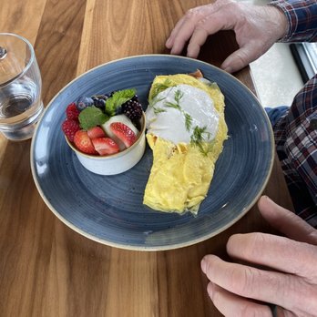 Bread & Roses - Breakfast & Brunch Near Me - Shelby Township, Michigan