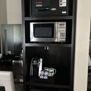 Aurora Hotel - Safe, microwave, small fridge (no freezer) - Hotels Near Me - Avalon, California
