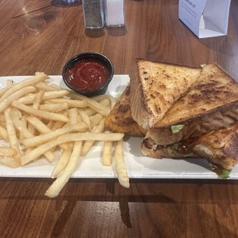 sarazen bar and grill - Bars Near Me - Braselton, Georgia