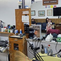 M & T Barber Shop