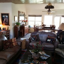 Stardust Inn - Living room. Dining area in the back.