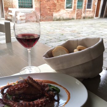 Osteria alla Frasca - grilled octopus, bread bag, red wine - Seafood Near Me - Venezia, VE Osteria alla Frasca - grilled octopus, bread bag, red wine - Seafood Near Me - Venezia, VE