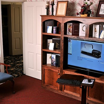 Wise Funeral Service - Family Lounge - Funeral Services & Cemeteries Near Me - Bucyrus, Ohio Wise Funeral Service - Family Lounge - Funeral Services & Cemeteries Near Me - Bucyrus, Ohio