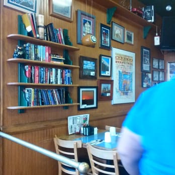 Avenue Grill - Casual...interesting decor! Fun to look at while waiting! - American Near Me - Lodi, California