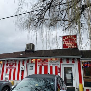 Small Fryes - a red and white striped building - Burgers Near Me - Fall City, Washington Small Fryes - a red and white striped building - Burgers Near Me - Fall City, Washington