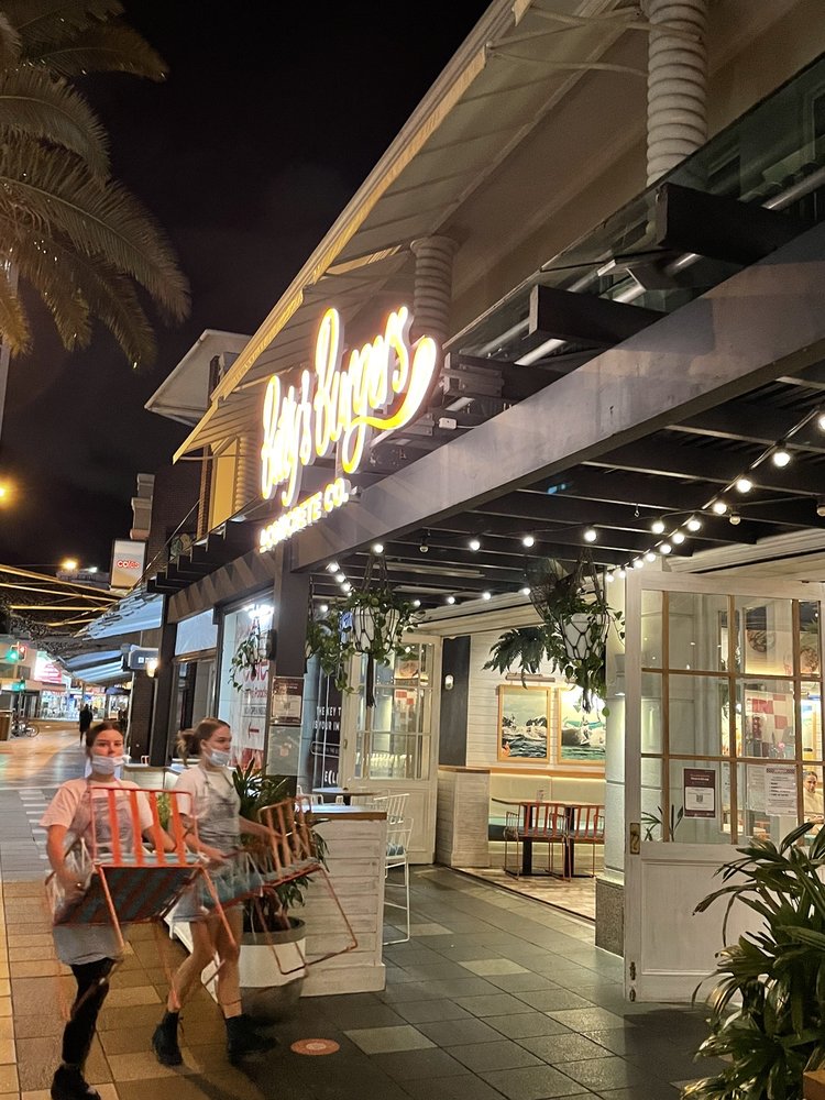 BETTY’S BURGERS & CONCRETE CO Updated December 2024 32 Photos & 33 Reviews 3240 Surfer
