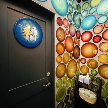 Seattle Glassblowing Studio & Gallery - Toilet - Art Galleries Near Me - Seattle, Washington Seattle Glassblowing Studio & Gallery - Toilet - Art Galleries Near Me - Seattle, Washington