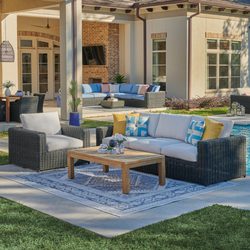 Fortunoff Backyard Store