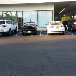 Budget Rent A Car System - Arrrived at 4:30 and now the sun sets at Avis. I hate this place