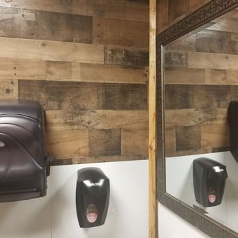 Copper Kettle - Clean bathroom - American Near Me - Charlestown, Indiana