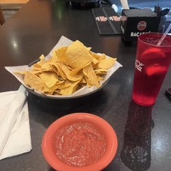El Cerro - Complementary chips and salsa