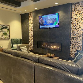 SpringHill Suites by Marriott Bend - Lounge area - Hotels Near Me - Bend, Oregon SpringHill Suites by Marriott Bend - Lounge area - Hotels Near Me - Bend, Oregon