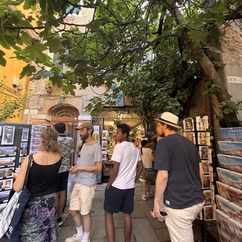 Libreria Acqua Alta - Bookstores Near Me - Venezia, VE Libreria Acqua Alta - Bookstores Near Me - Venezia, VE