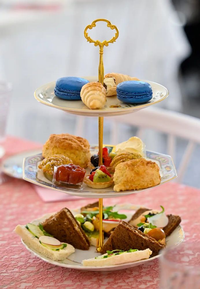 The Vintage Tea And Cake, Lexington Roadtrippers