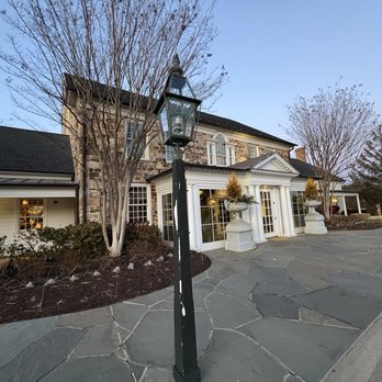 Clyde's Willow Creek Farm - Entrance - New American Near Me - Broadlands, Virginia