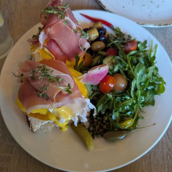 Papille Gustative - Duck egg procuiitto Benedict! - Coffee & Tea Near Me - Santa Monica, California