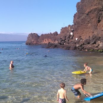 Black Rock Beach - 9am getting crowded - Beaches Near Me - Lahaina, Hawaii Black Rock Beach - 9am getting crowded - Beaches Near Me - Lahaina, Hawaii