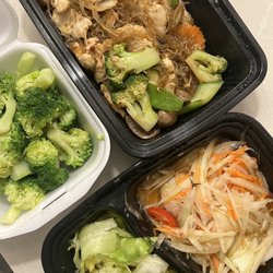 Best Thai Signature - Addison - Glass noodle, papaya salad and steamed broccoli