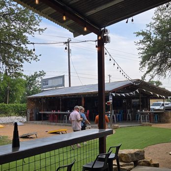 Pig pen BBQ - Outdoor covered seating area - Barbeque Near Me - Johnson City, Texas Pig pen BBQ - Outdoor covered seating area - Barbeque Near Me - Johnson City, Texas