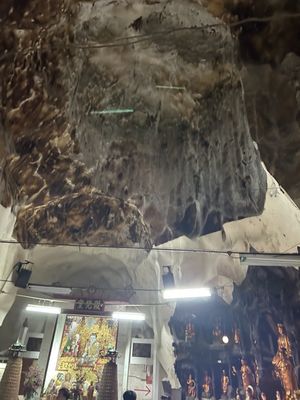 Sam Poh Tong Temple by null