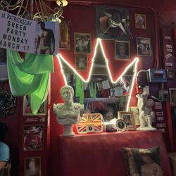 Reinas Bar