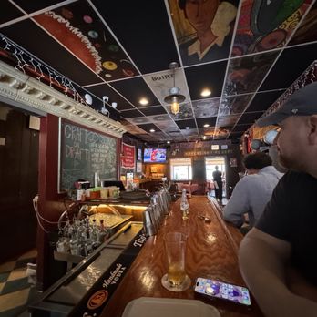 Guthries Tavern - Bar - Bars Near Me - Chicago, Illinois