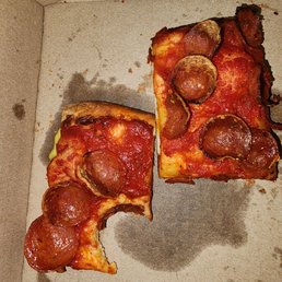 NO CHEESE! just pizza sauce and pepperoni. Never again will i order again. It happens EVERY TIME I order.