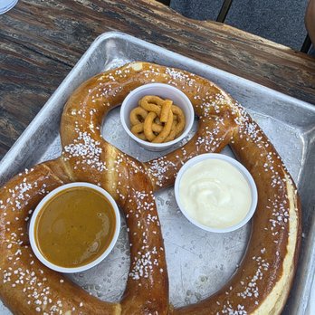 Brews Brothers Brewpub - Love their beer cheese - Brewpubs Near Me - Burbank, California