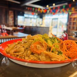 White Crane Retro Thai & Sushi - Pad See Eiw Noodles