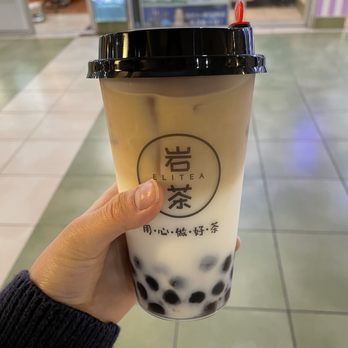 Elitea - White Peach Oolong Tea Latte with Boba - Bubble Tea Near Me - Chicago, Illinois