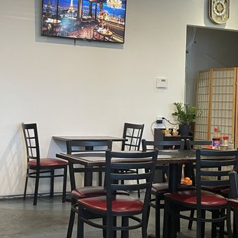 Hong Yen - Interior - Vietnamese Near Me - Springfield, Missouri