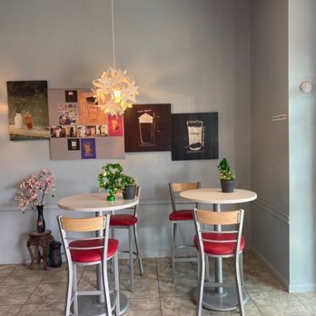 Sharetea - Seating at front of house - Coffee & Tea Near Me - Riverside, California