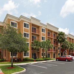 Colonial Park Apartments in Margate - Colonial Park Apartments in Margate, FL offering one and two bedroom apartments for rent in Margate.