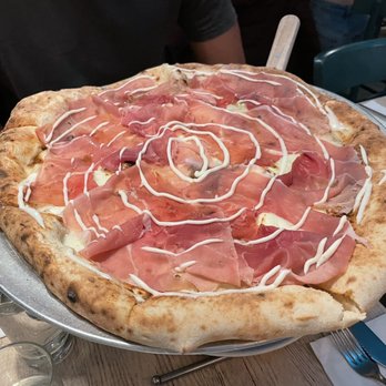 Song E Napule - Pizza Near Me - New York, New York