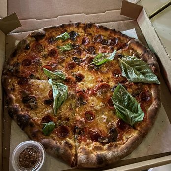 Sammataro - Sammataro Supreme | IG: @jojuane - Pizza Near Me - Austin, Texas