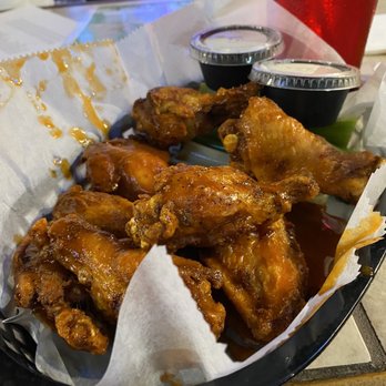 Murphy's Pub & Sports Bar - 8 Wings - Bars Near Me - Manchester, Connecticut Murphy's Pub & Sports Bar - 8 Wings - Bars Near Me - Manchester, Connecticut