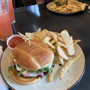 Steam Mill Brewing - Bison Burger strawberry lemonade - Breweries Near Me - Bethel, Maine Steam Mill Brewing - Bison Burger strawberry lemonade - Breweries Near Me - Bethel, Maine