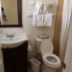 Barbers Point Beach Cottages - Bathroom
