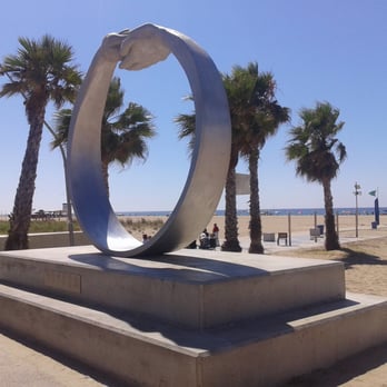 Platja de Castelldefels - Escultura de Lorenzo Queen. - Beaches Near Me - Castelldefels, B Platja de Castelldefels - Escultura de Lorenzo Queen. - Beaches Near Me - Castelldefels, B