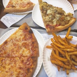 Regular slice with cajun fries Regular slice with cajun fries