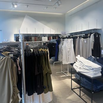 H&M - Women's Clothing Near Me - Kapolei, Hawaii