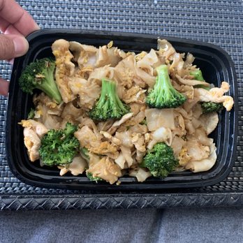 Lucky's Thai Pantry - PAD SEE EW w/chicken - Thai Near Me - Orange, California Lucky's Thai Pantry - PAD SEE EW w/chicken - Thai Near Me - Orange, California