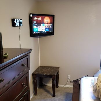 Smart Home Services - bedroom t.v - TV Mounting Near Me